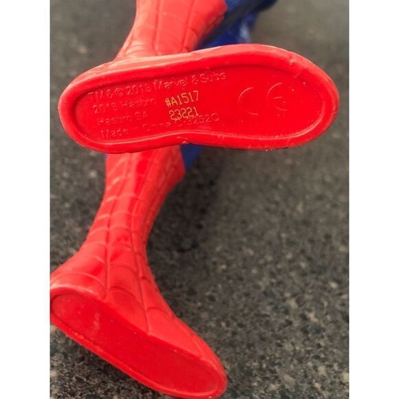 SPIDERMAN POSABLE ACT FIGURINE vinyl toy 11" - Picture 8 of 8
